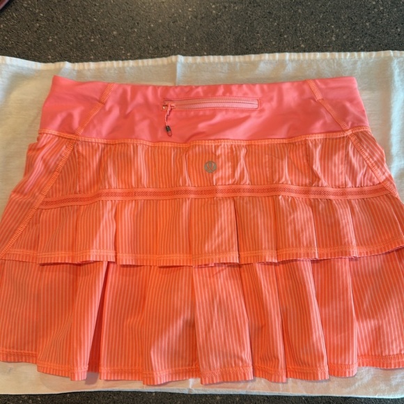 Lululemon striped Run Pacesetter skort, bright coral, ruffled/tiered, activewear - Picture 7 of 8